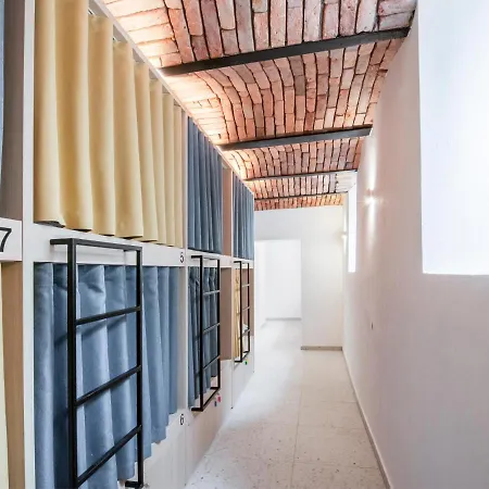 Capsule hotel Wanderlust Capsules - Unique Sleeping Experience