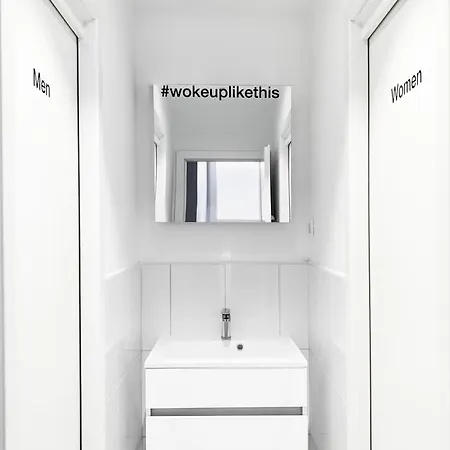Capsule hotel Wanderlust Capsules - Unique Sleeping Experience *